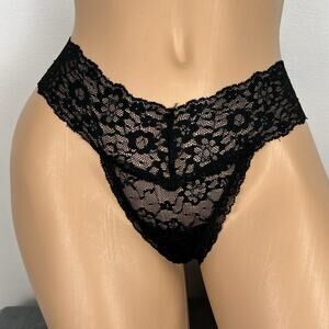New Victoria's Secret The Lacie Lace Thong Panty Size Small Black Panties 415992